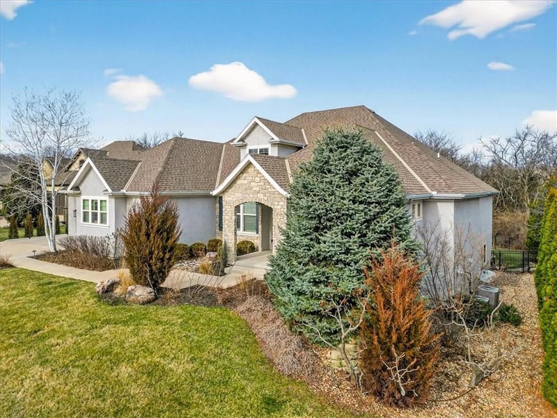 5112 W 142nd Ter, Leawood, KS 66224