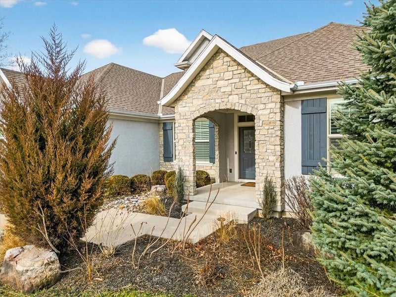 5112 W 142nd Ter, Leawood, KS 66224