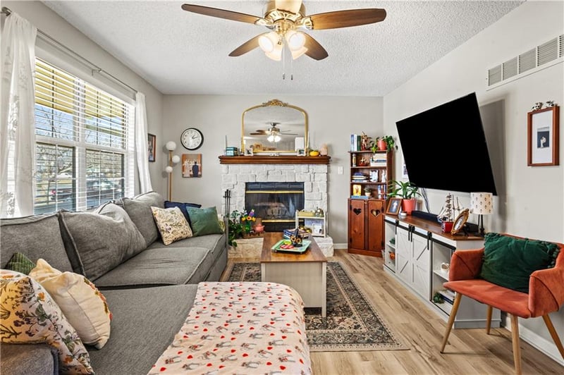 215 Pebblebrook Ln, Grain Valley, MO 64029