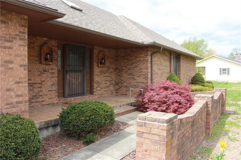 1410 Grandview Dr, Warrensburg, MO 64093