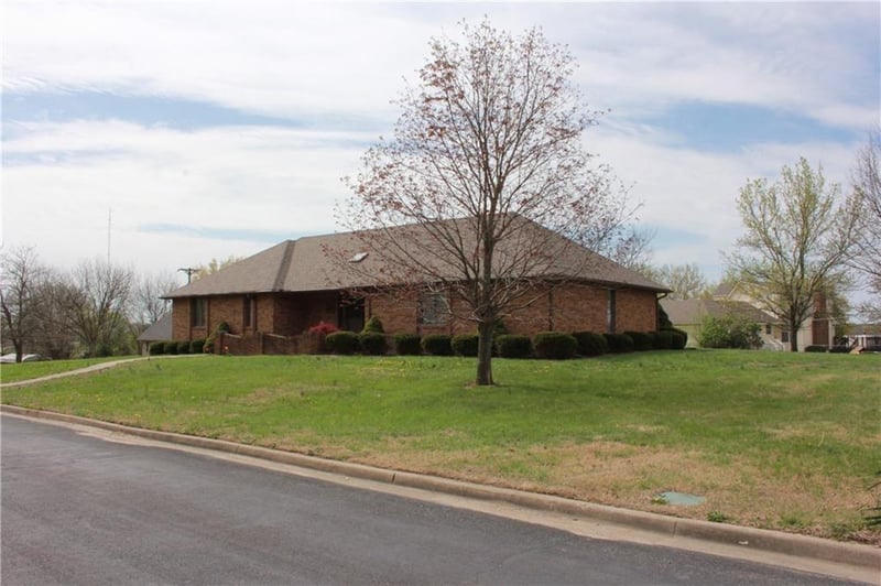 1410 Grandview Dr, Warrensburg, MO 64093