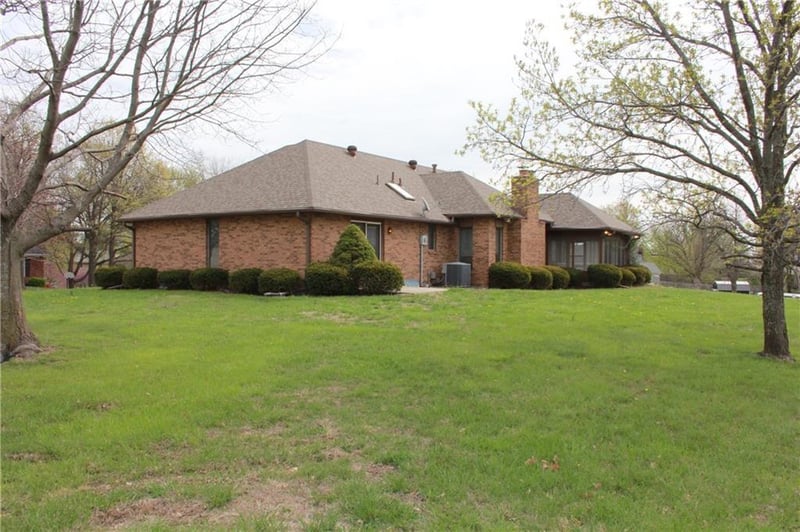 1410 Grandview Dr, Warrensburg, MO 64093