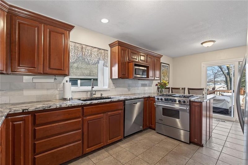 9111 116 Ter, Overland Park, KS 66210