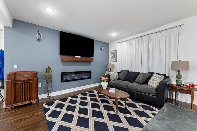 1932 Praun Ln, Kansas City, KS 66102