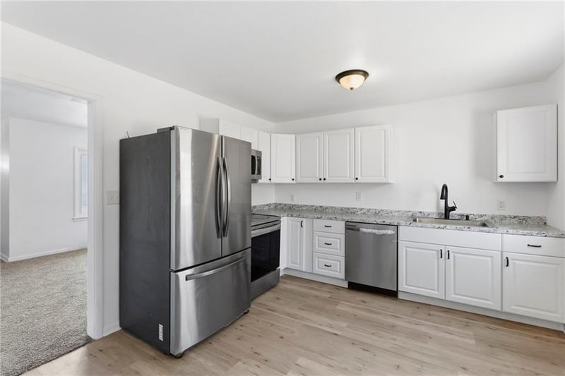 4614 Antioch Rd, Kansas City, MO 64117