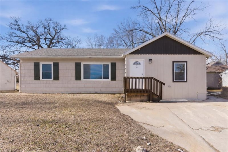 4614 Antioch Rd, Kansas City, MO 64117