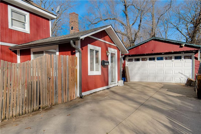 3006 Parvin Rd, Kansas City, MO 64117