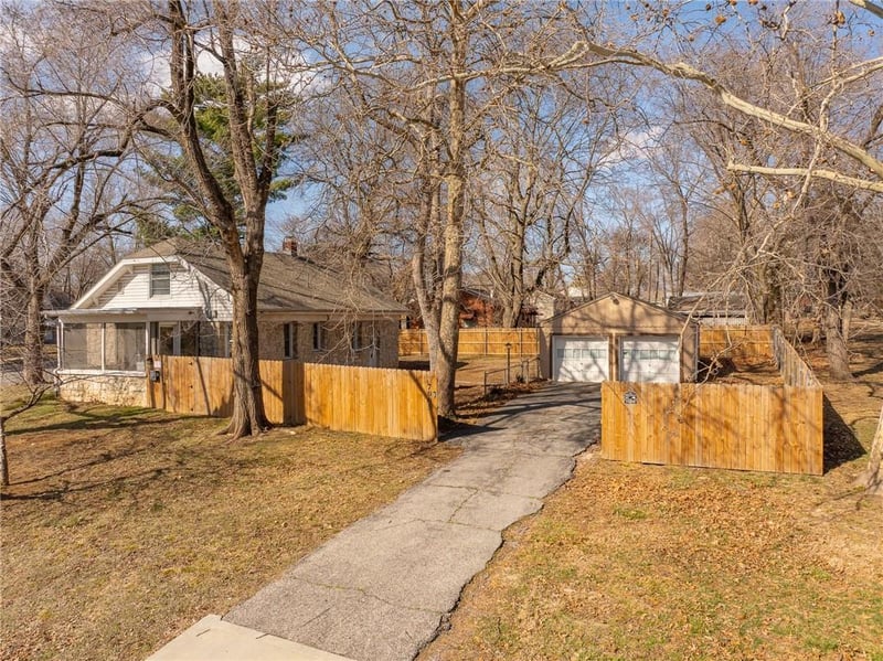 7005 Raytown Rd, Raytown, MO 64133
