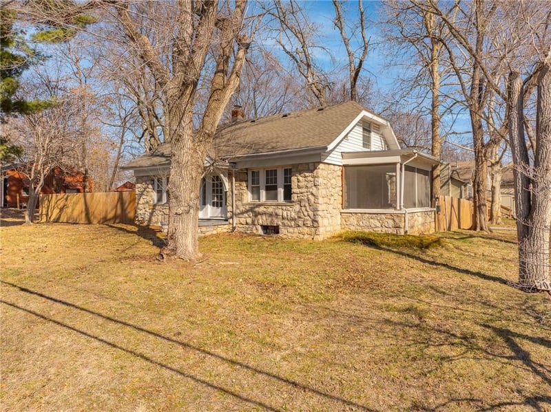 7005 Raytown Rd, Raytown, MO 64133