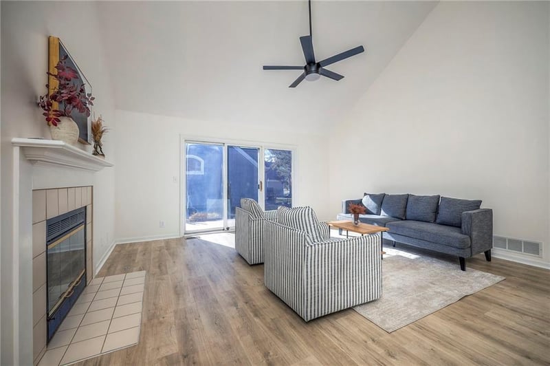 9415 W 122nd St, Overland Park, KS 66213