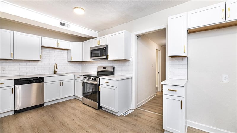 4000 Oakley Ave, Kansas City, MO 64130