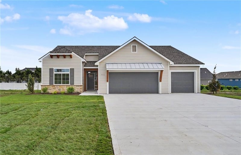 1013 Bluestem Cir, Baldwin City, KS 66006