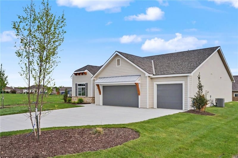 1013 Bluestem Cir, Baldwin City, KS 66006