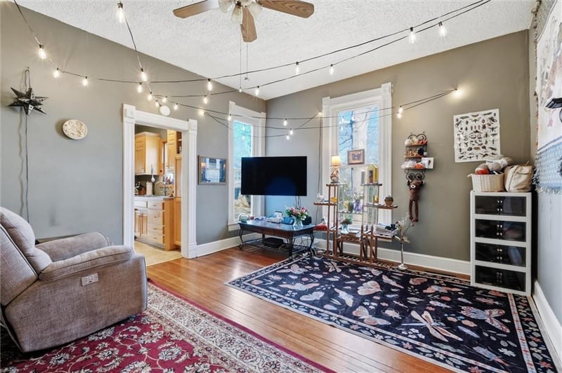 3800 Roanoke Rd, Kansas City, MO 64111