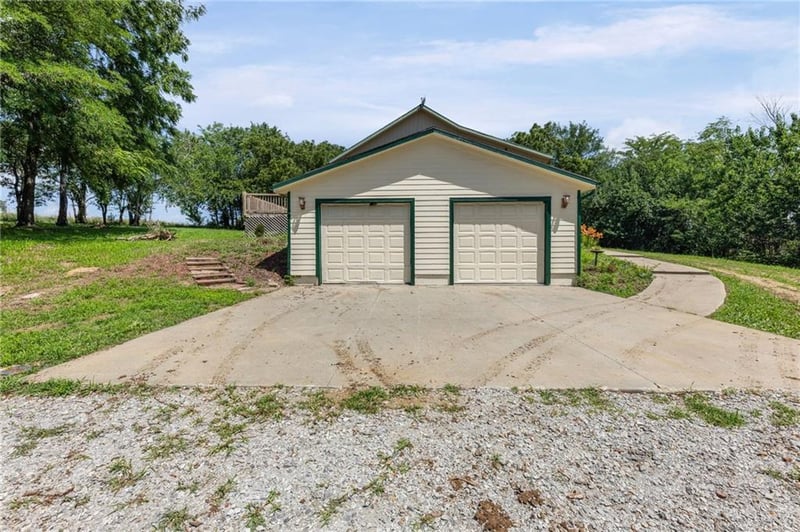 30904 Pressonville Rd, Paola, KS 66071