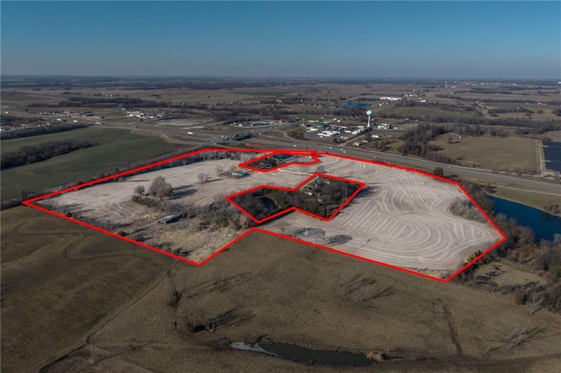 6399 Oakview Ln, Higginsville, MO 64037