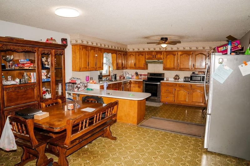 20081 Spring Hill Rd, Parsons, KS 67357