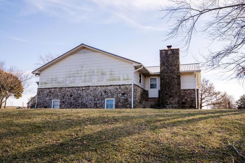 20081 Spring Hill Rd, Parsons, KS 67357
