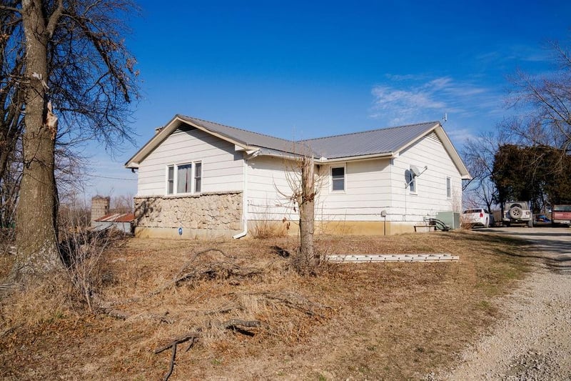 20081 Spring Hill Rd, Parsons, KS 67357