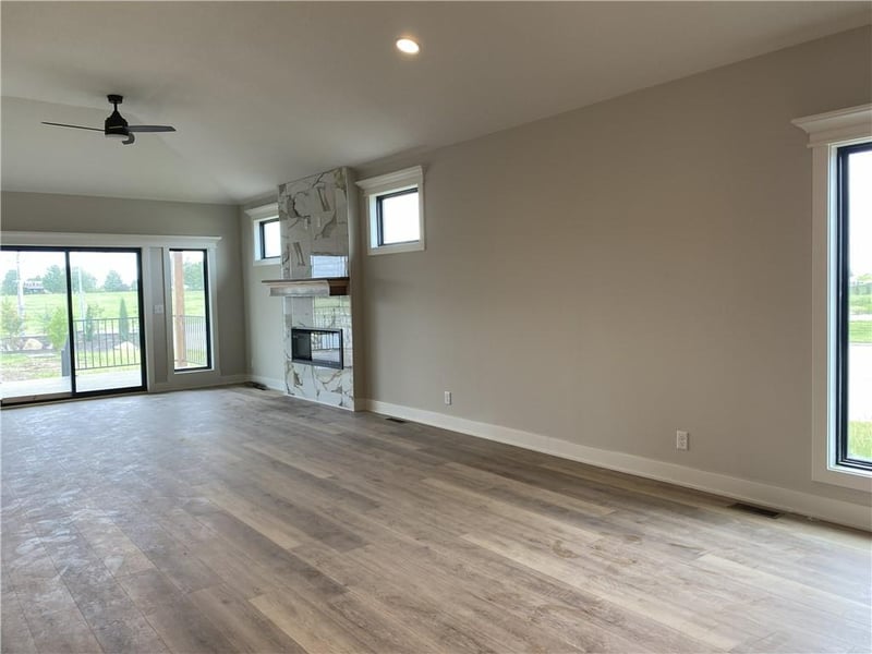 27604 128th Ct, Lee's Summit, MO 64086