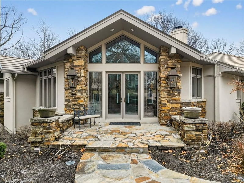 11615 Mohawk Ln, Leawood, KS 66211