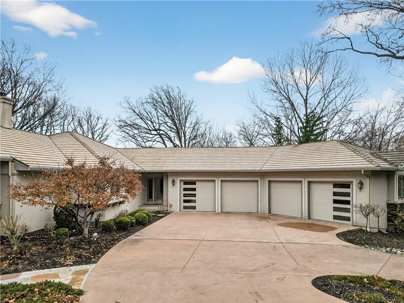 11615 Mohawk Ln, Leawood, KS 66211