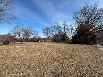 512 E Santa Fe Trl, Kansas City, MO 64145