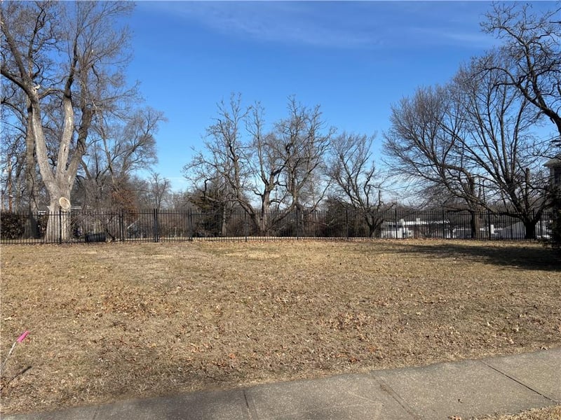 512 Santa Fe Trl, Kansas City, MO 64145