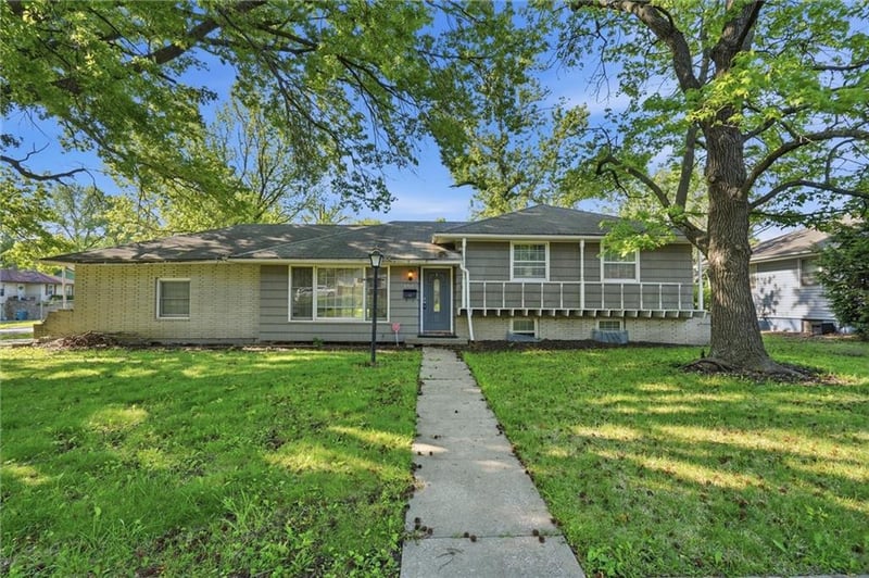 8705 E 83rd Ter, Raytown, MO 64138