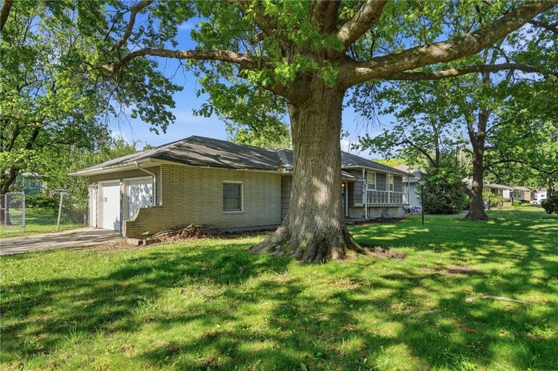 8705 E 83rd Ter, Raytown, MO 64138