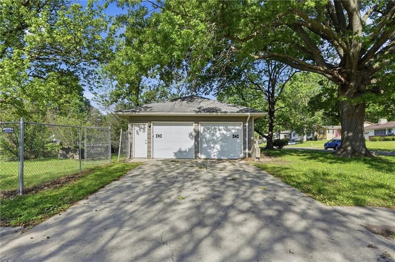 8705 E 83rd Ter, Raytown, MO 64138