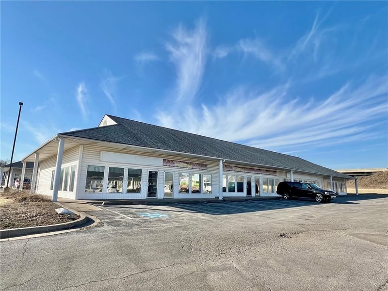 309 Park Ln, Odessa, MO 64076