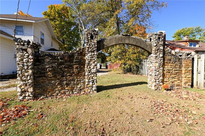 909 Main St, El Dorado Springs, MO 64744