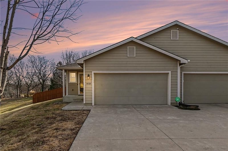 1020 Red Oaks Pl, Topeka, KS 66615