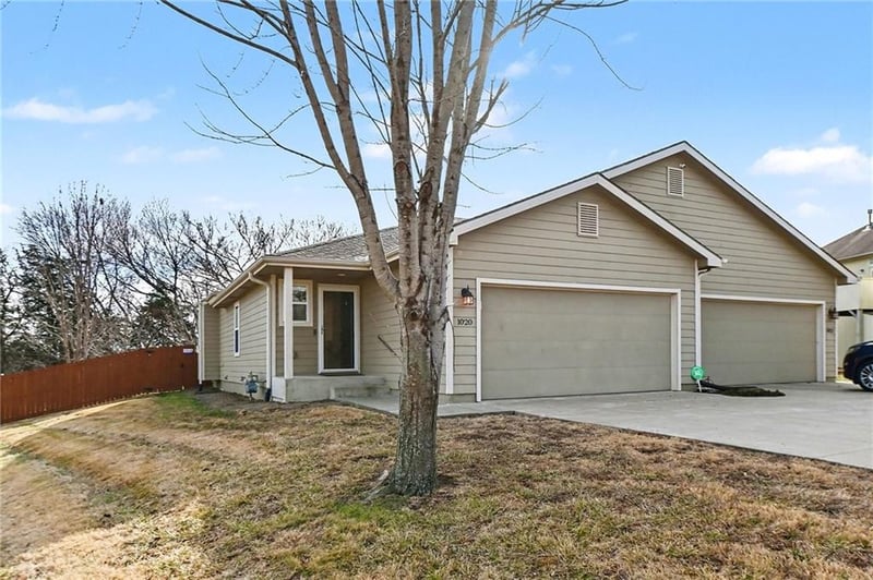 1020 Red Oaks Pl, Topeka, KS 66615