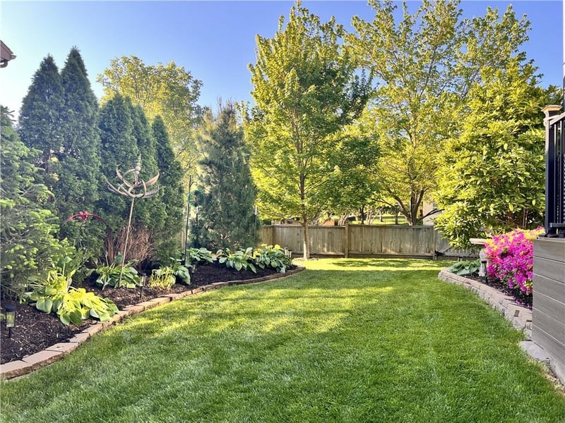 12811 Connell St, Overland Park, KS 66213