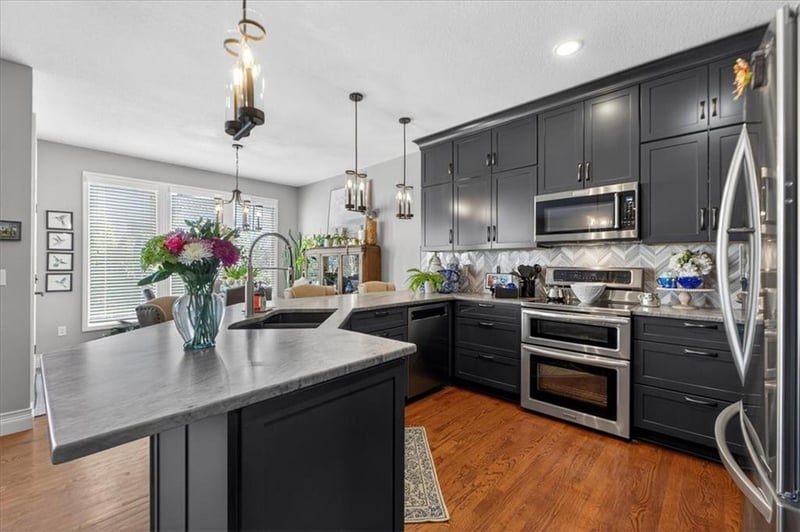 12811 Connell St, Overland Park, KS 66213