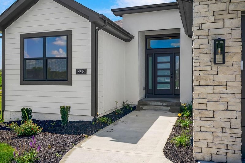 2233 Heartland Ct, Lee's Summit, MO 64082