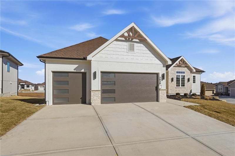1520 Stewart Pl, Lee's Summit, MO 64064