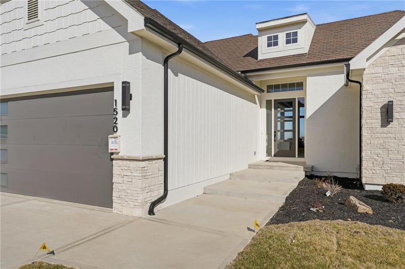 1520 Stewart Pl, Lee's Summit, MO 64064