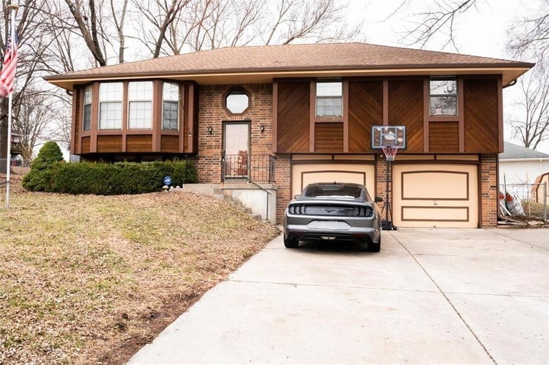 11526 Wayne Ave, Kansas City, MO 64155