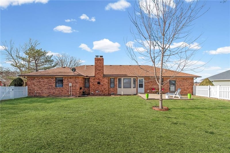 507 N Main St, Higginsville, MO 64037