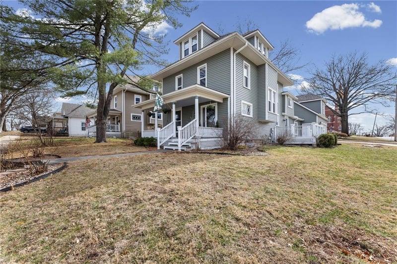 501 Shawnee St, Paola, KS 66071