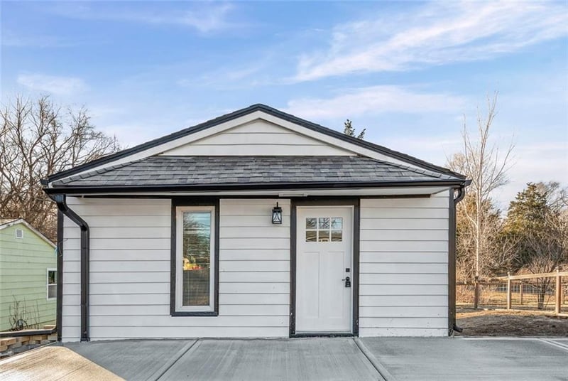 1128 Quincy St, Leavenworth, KS 66048