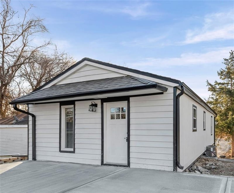 1128 Quincy St, Leavenworth, KS 66048