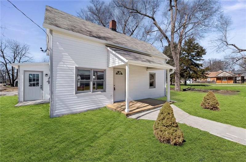 302 Wells St, Orrick, MO 64077