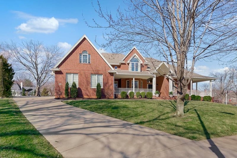 12400 Pembroke Ln, Leawood, KS 66209