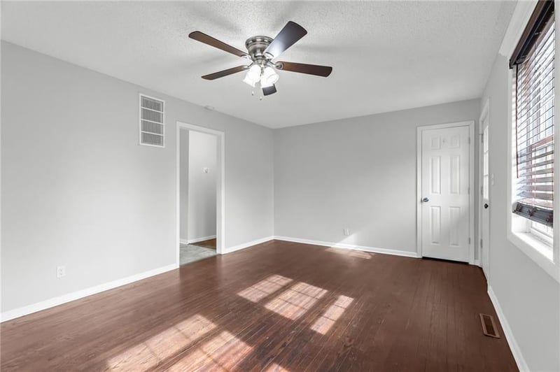 5300 62nd St, Kansas City, MO 64119