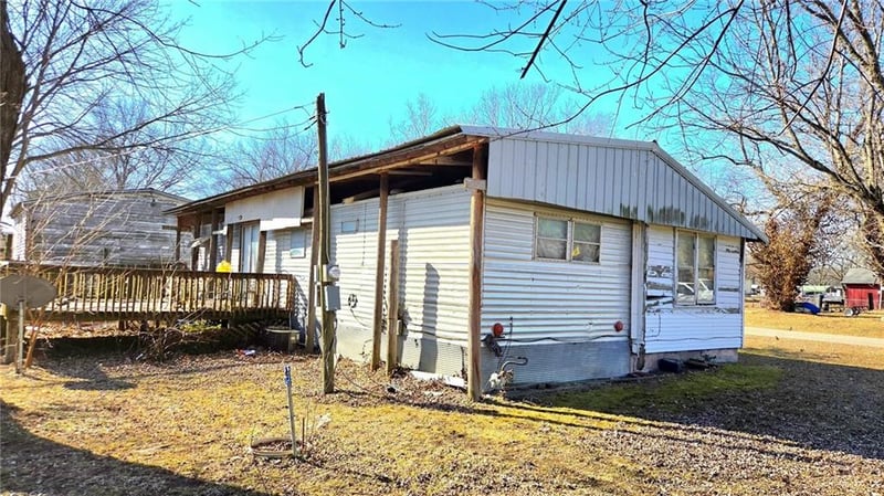 704 Pine St, Pleasanton, KS 66075