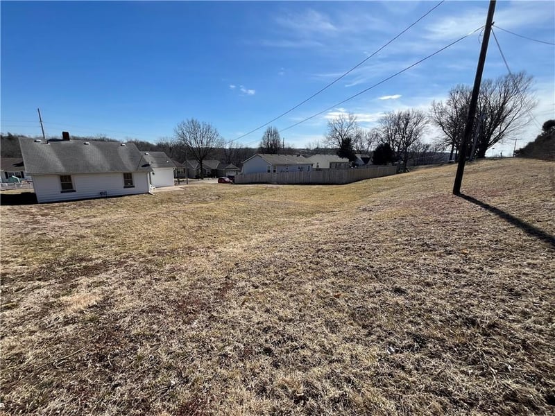 5518 Karrasch St, St Joseph, MO 64505